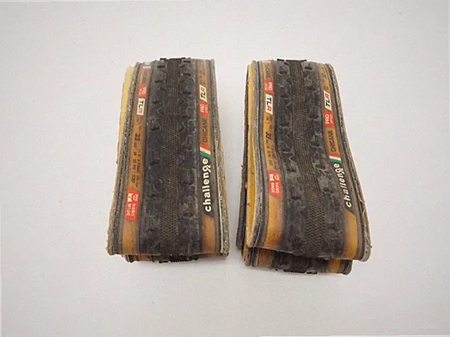 Challenge Chicane TLR Cyclocross Tubeless Tires 700 x 33c PAIR Tan Wall