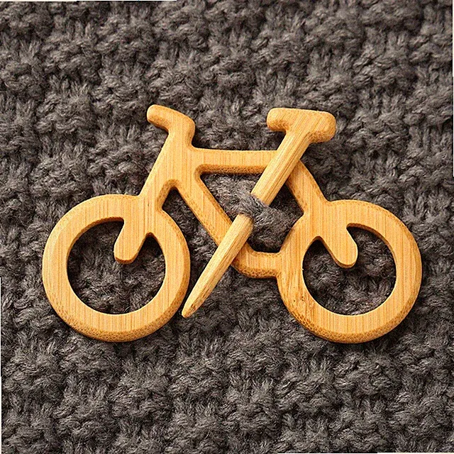 Eye-Catching Brooch,Wooden Animal Pattern Pin for Fashion Forward Individuals