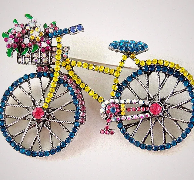 LARGER 3" NWOT DESIGNER STYLE CRYSTAL RHINESTONE BIKE BICYCLE BASKET BROOCH PIN